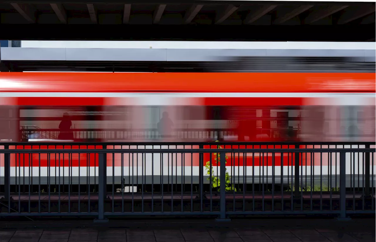 Prozess in München: Aggressiver Mann belästigt Frau sexuell – Fahrgäste schreiten nur zögerlich ein