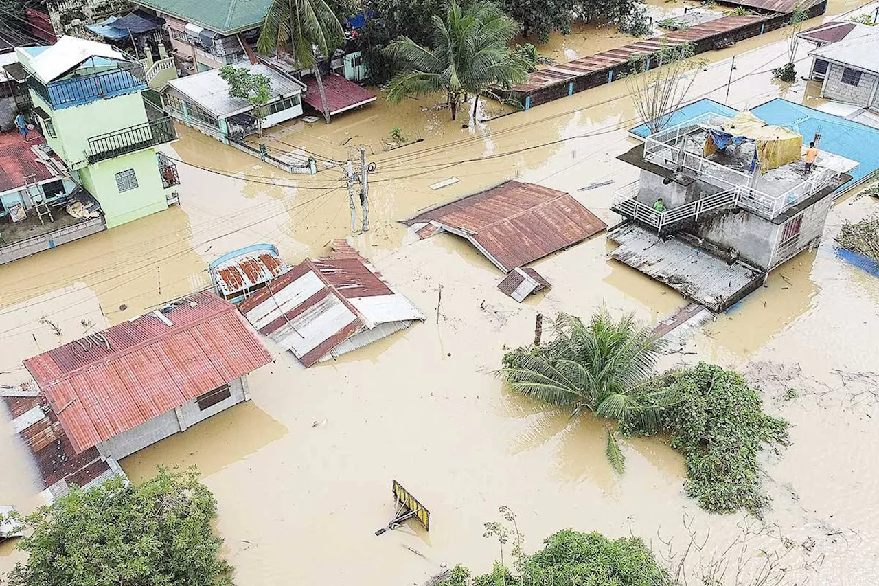 Houses submerged as river overflows