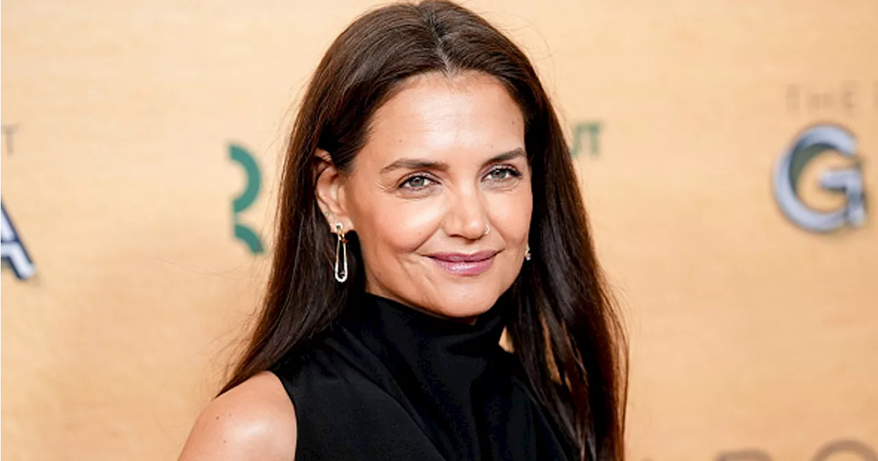 Katie Holmes's Comfy Rich Mom Sneaker Look is $31 on Amazon