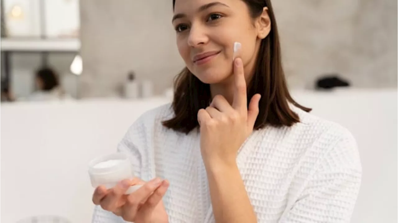 7 Moisturizer untuk Kulit Berminyak agar Tetap Lembap dan Tidak Lengket