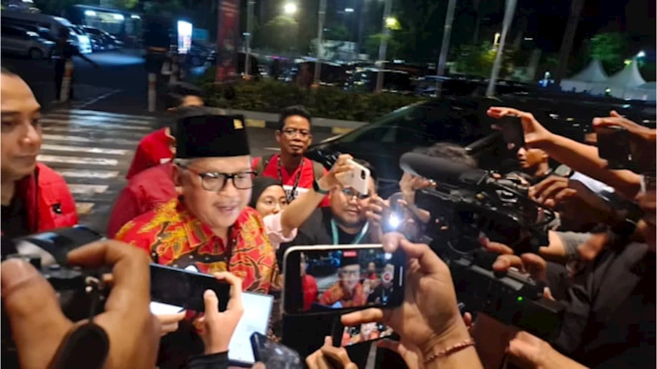 Hasto Kristiyanto Semangati Risma-Gus Hans, Hadir Langsung di Debat Pamungkas Pilgub Jatim