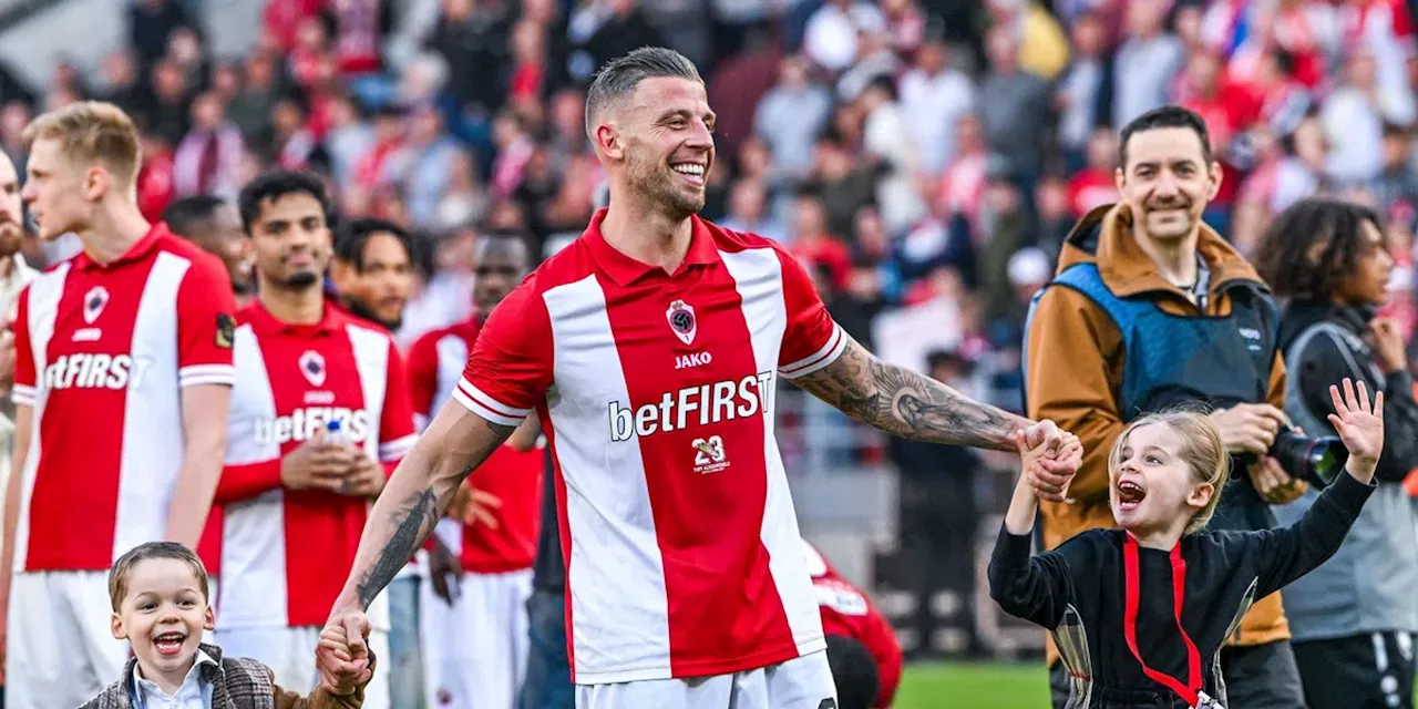 Oud-Ajax-verdediger Alderweireld kondigt pensioen aan: 'Nog halfjaar gas geven'