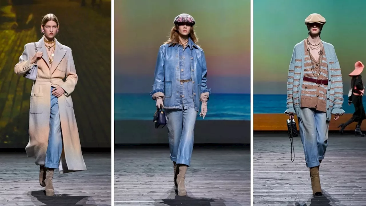 Cómo llevar jeans con el ruedo doblado y botas según Chanel Otoño-Invierno 2024