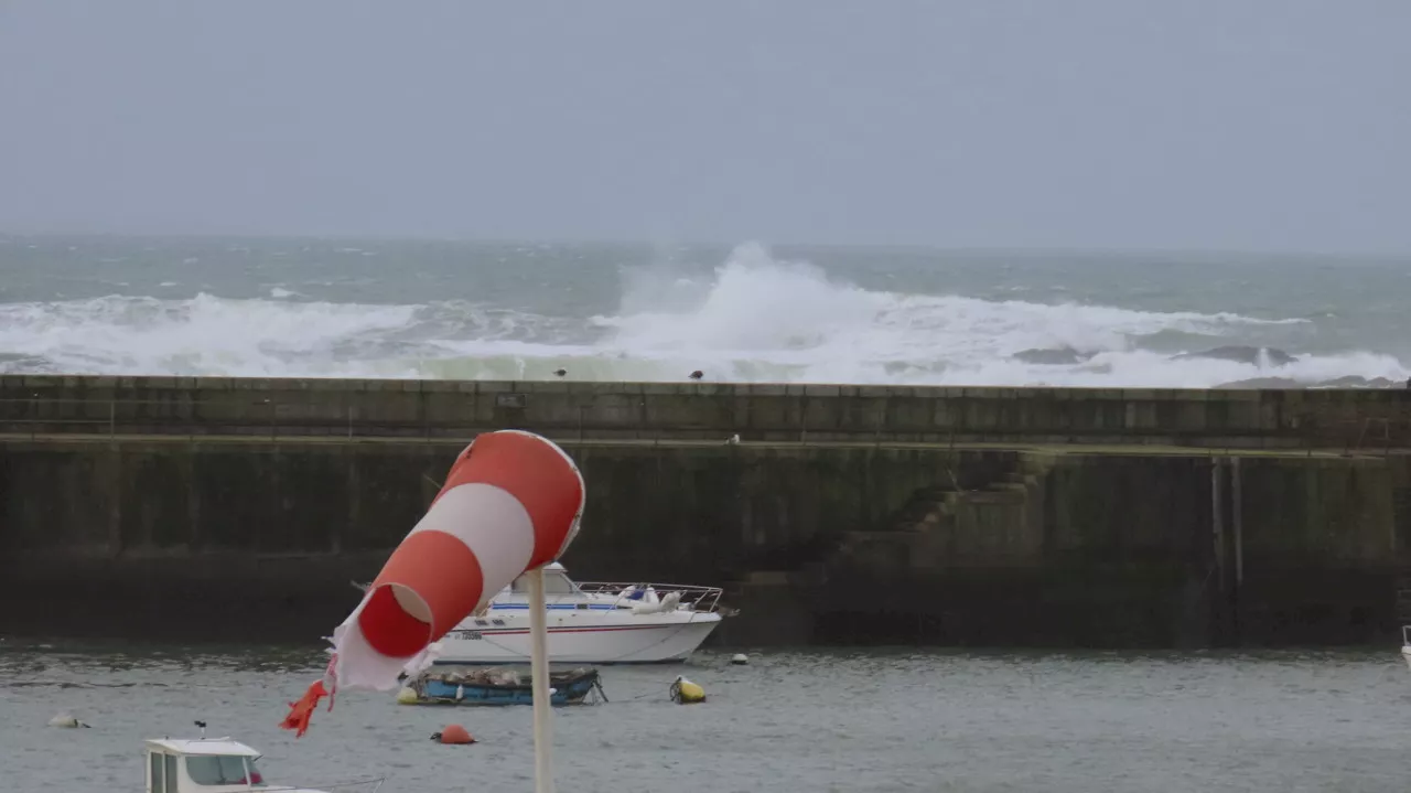 Bretagne : les quatre départements placés en vigilance par Météo France pour vent et vagues-submersion