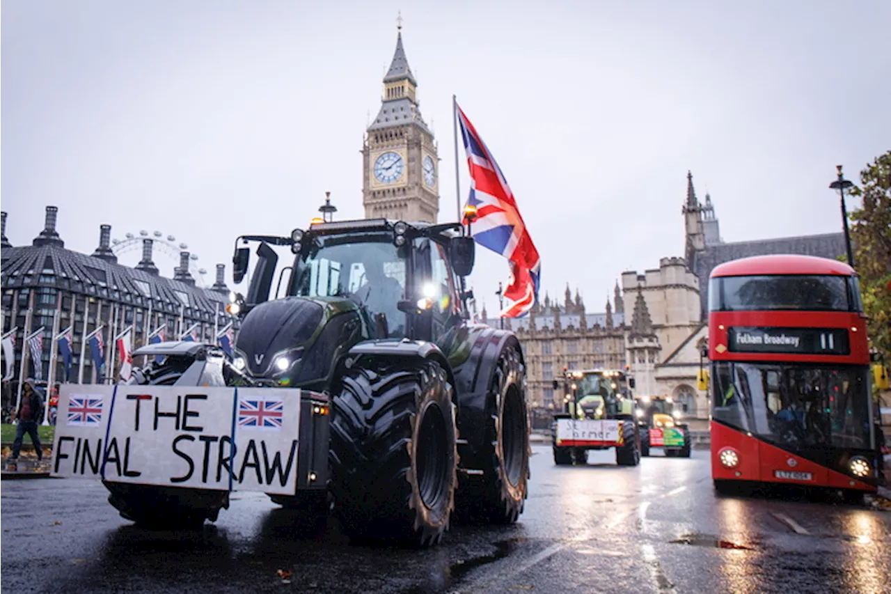 Trattori in centro a Londra per protesta contro nuove tasse