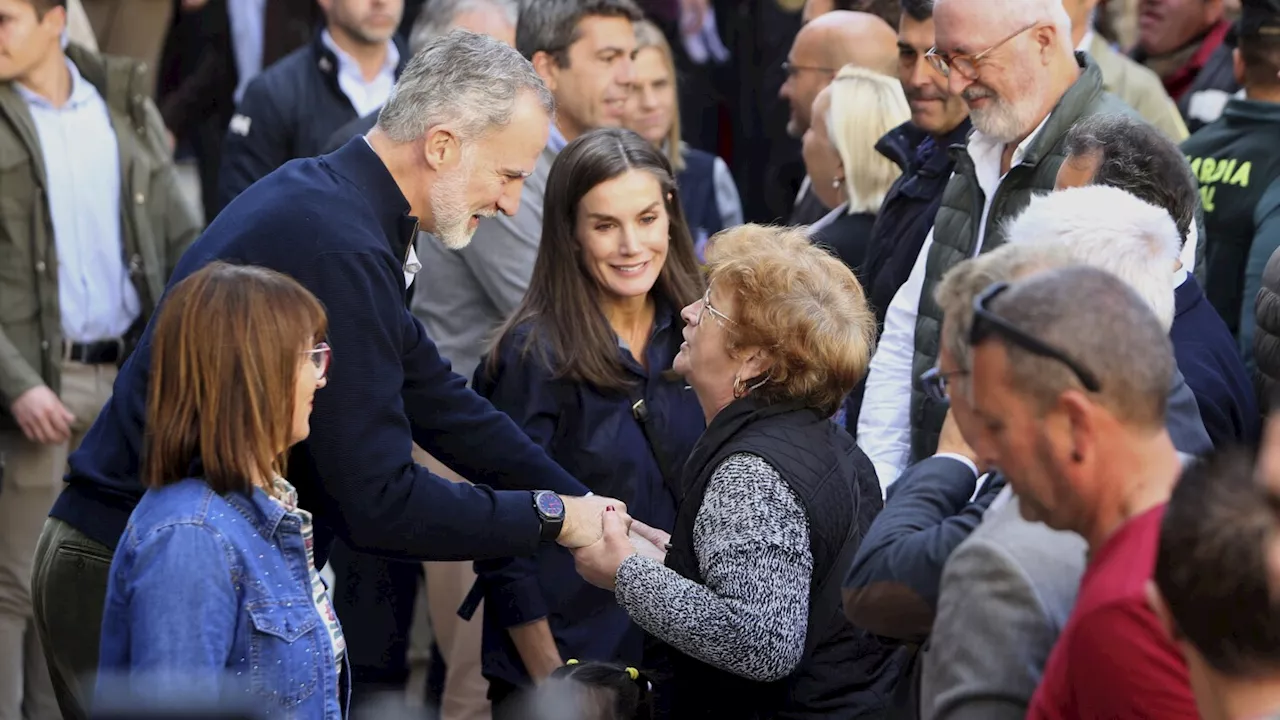Spain’s royals return to flood disaster zone for 1st time since being pelted by mud