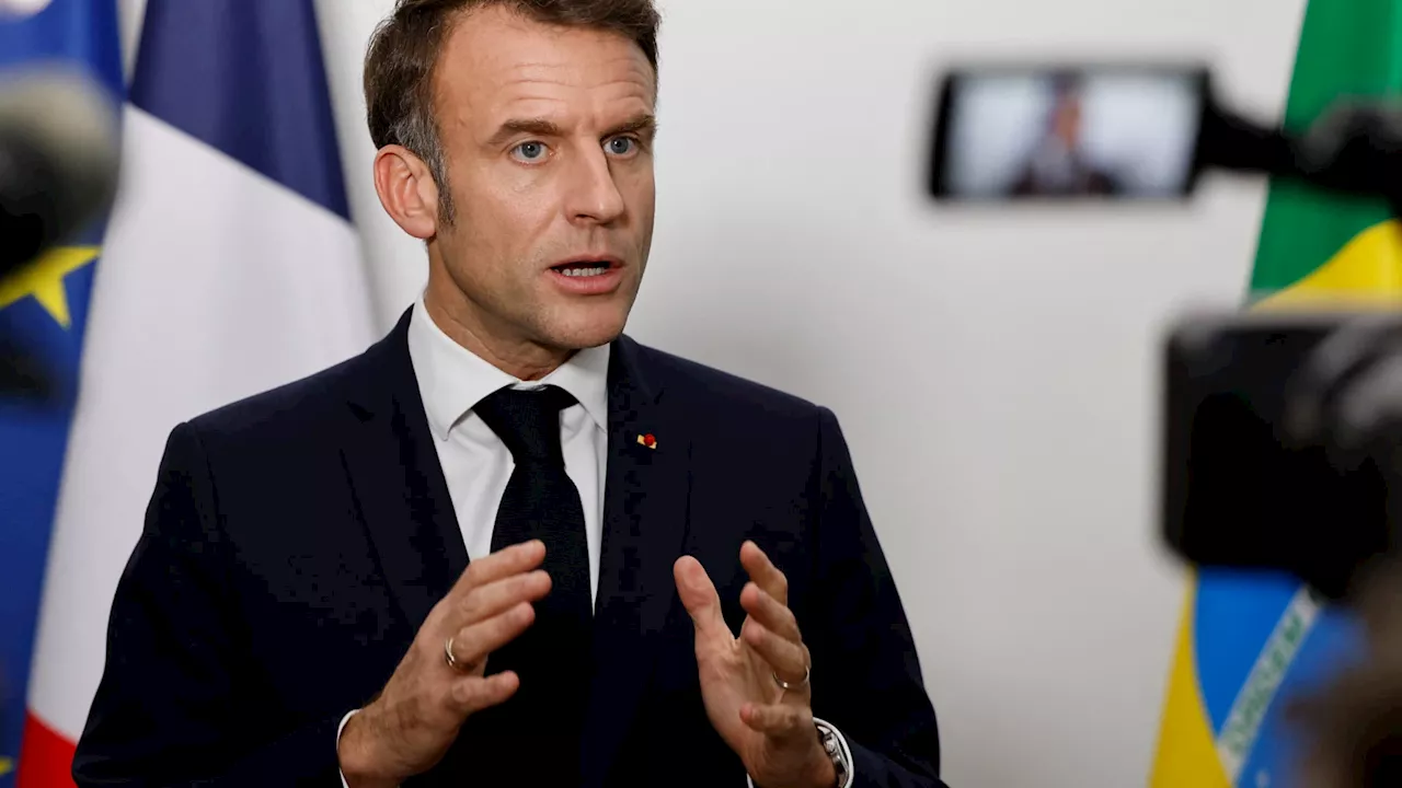 Emmanuel Macron déclare souhaiter la 'stabilité' face au risque de censure du gouvernement