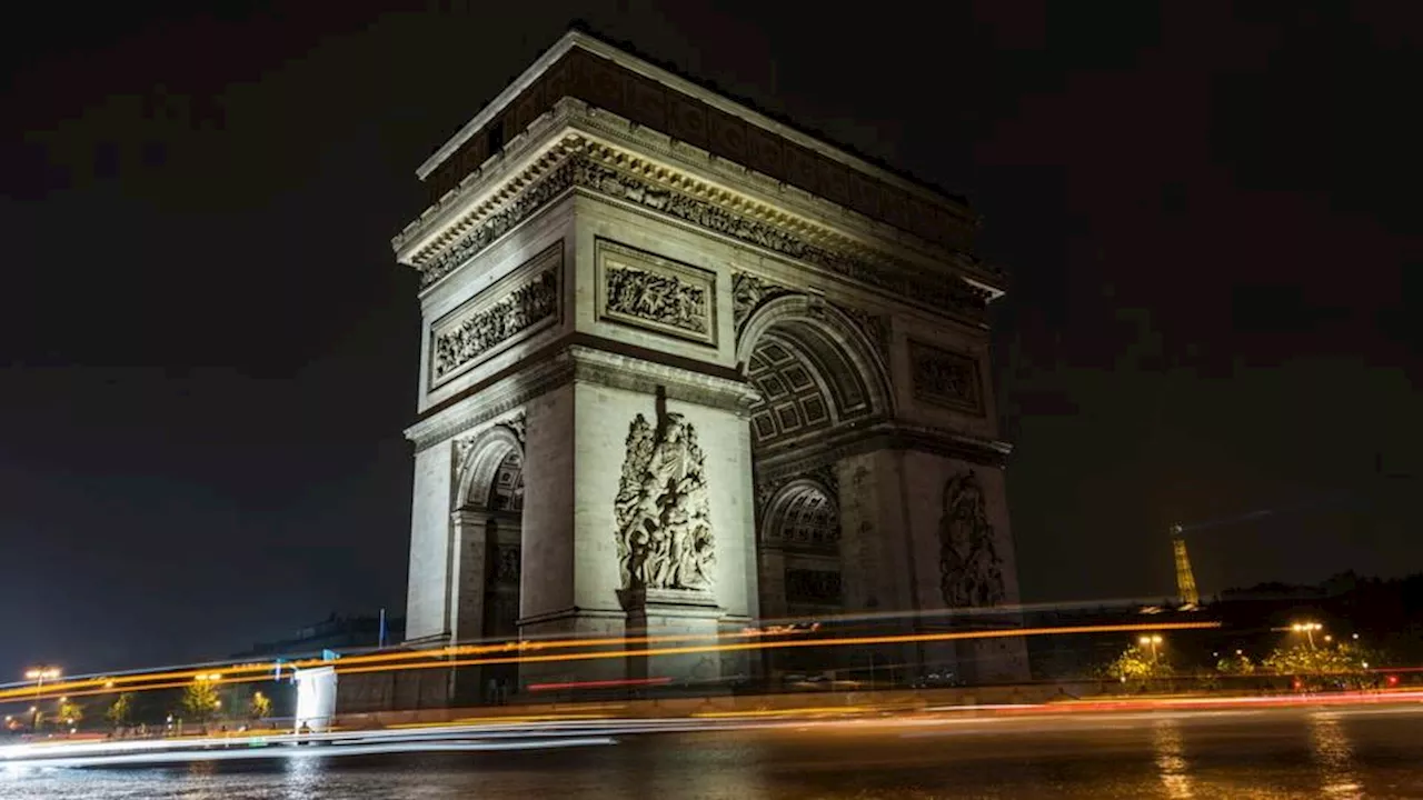 Paris : l’homme ayant menacé des passants avec un couteau près des Champs-Élysées transféré en psychiatrie