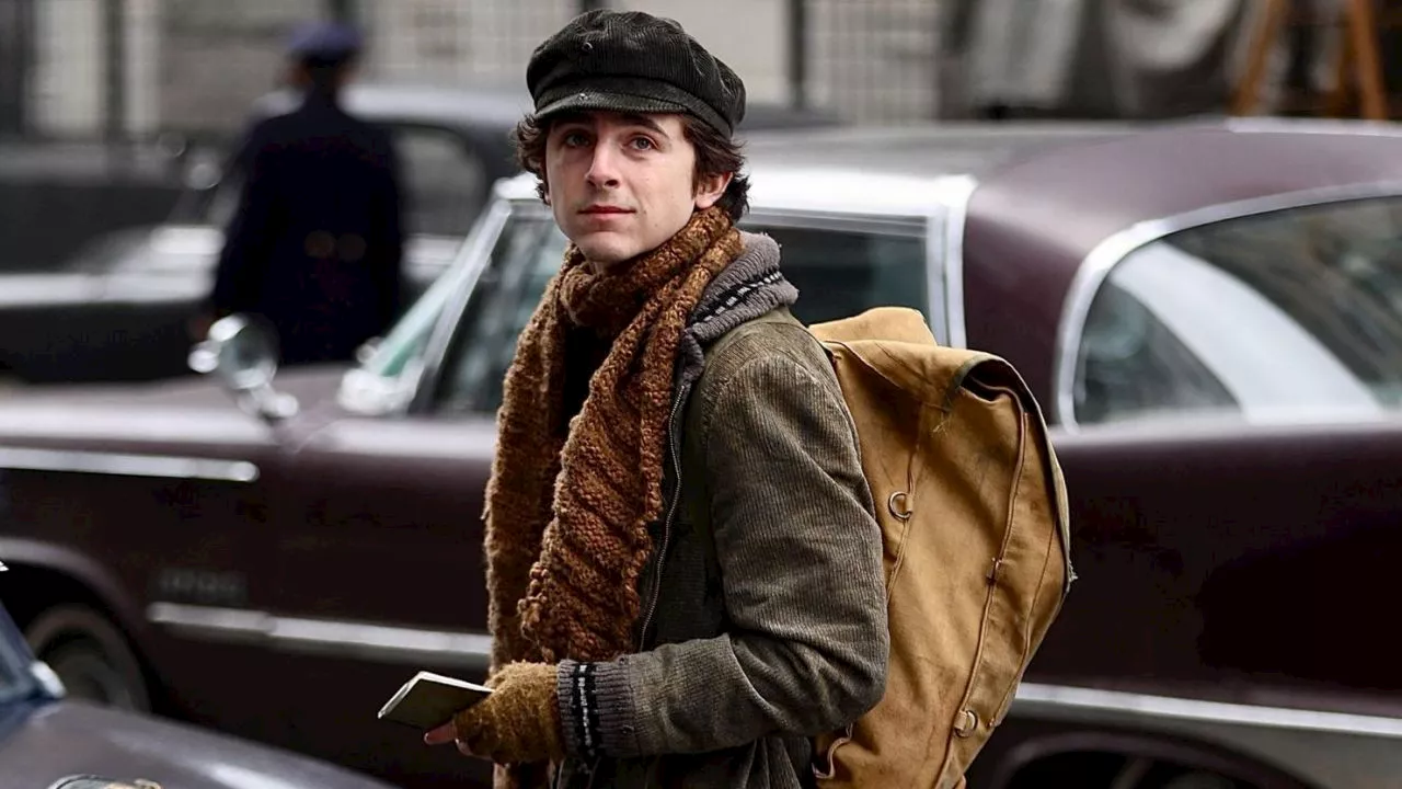 A Complete Unknown: durante la lavorazione Timothée Chalamet è rimasto sempre Bob Dylan, parola di Edward Norton
