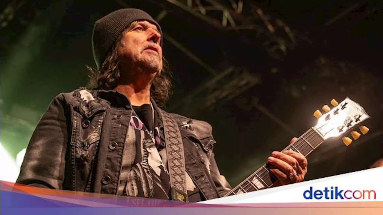 Phil Campbell Kesal Penonton Sibuk Merekam Bukan Nikmati Konser