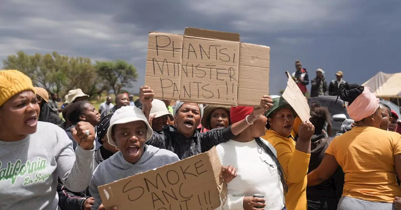 Community leaders in Stilfontein poke holes in govt's plan to rescue illegal miners