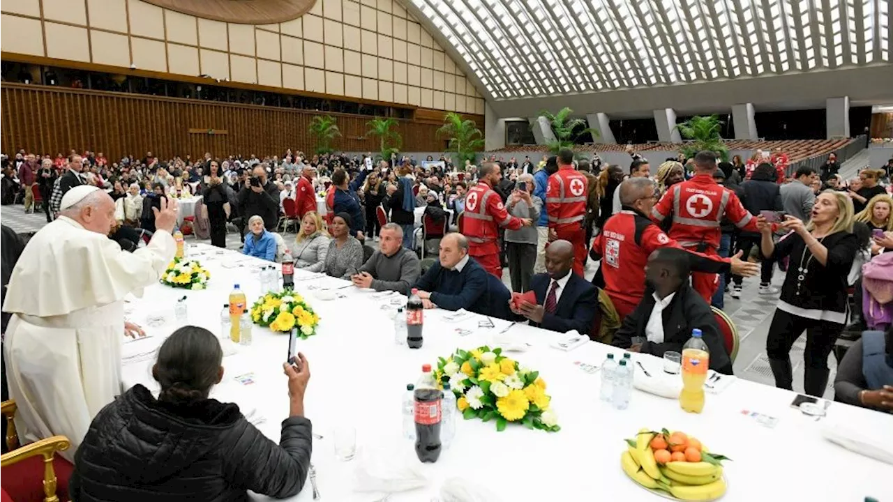 Pope Francis hosts 1,300 of Rome's poor for lunch at Vatican