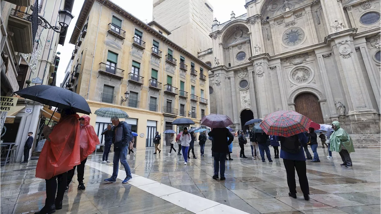 Las fuertes lluvias previstas para hoy pone en alerta a Andalucía y Canarias