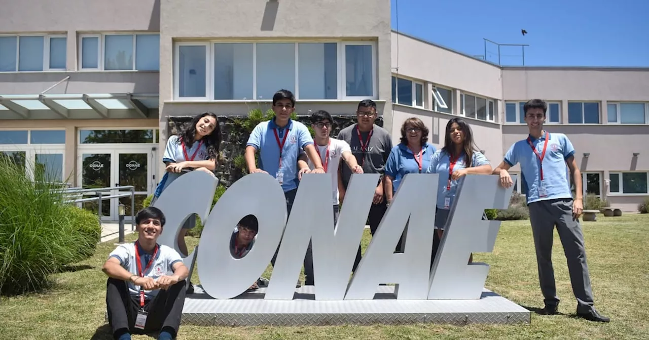 Estudiantes ganadores del Hackathon en Río Cuarto visitaron las instalaciones de la Conae