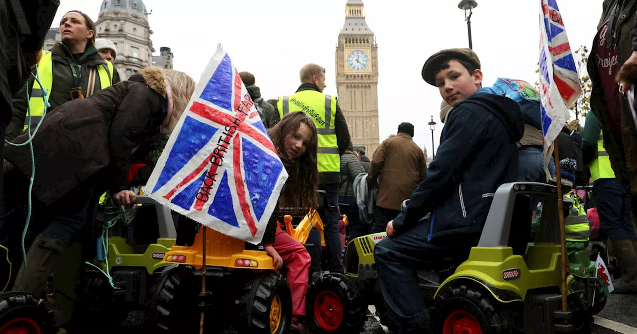 A Londres, des milliers d’agriculteurs manifestent contre un projet de taxe sur la succession