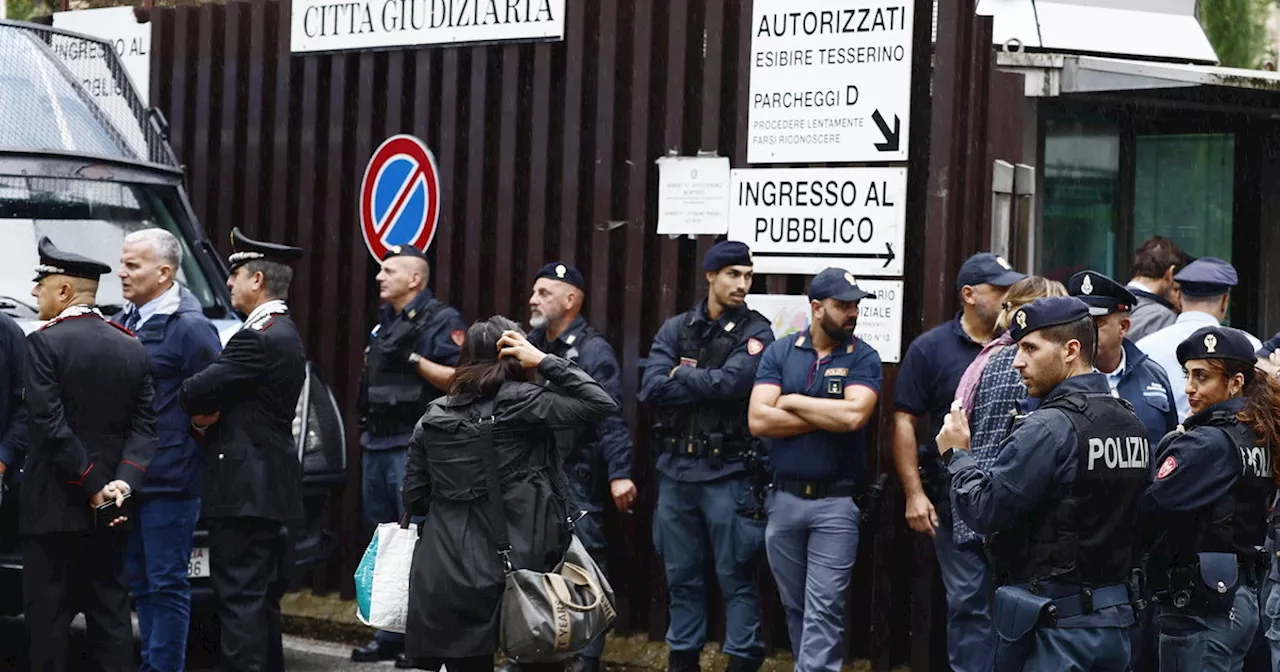 Roma, aggressione in pieno centro: pugni in faccia all&#039;agente di polizia penitenziaria