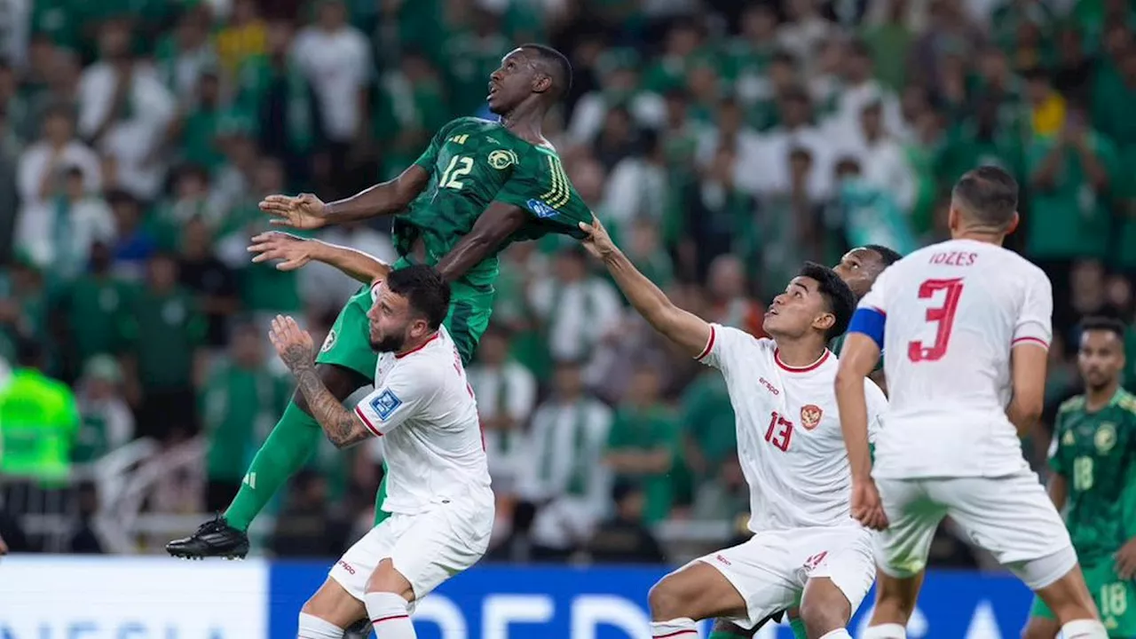 Momen Tegang Suporter Timnas Indonesia saat Garuda Hadapi 2 Kali VAR vs Arab Saudi di Babak 1