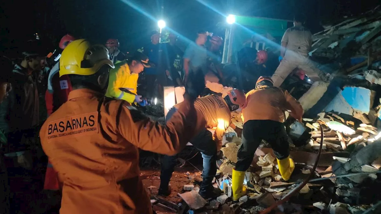 Tebing Berbatu Longsor Timpa Rumah di Purworejo, 4 Orang Tertimbun