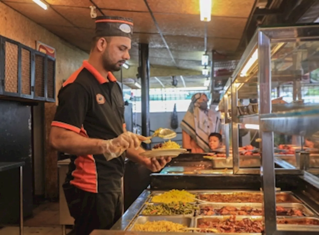 Minister: Johor mamak operators won’t raise prices over minimum wage, civil service pay hikes