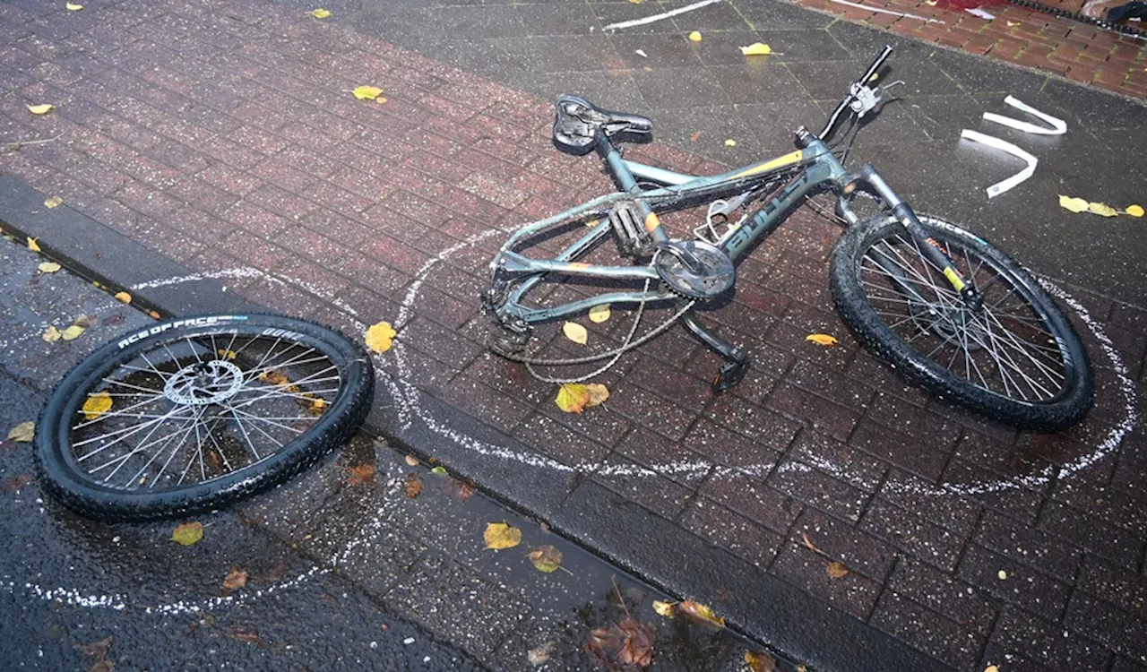 Junger Radfahrer lebensgefährlich verletzt – seine Identität ist unklar