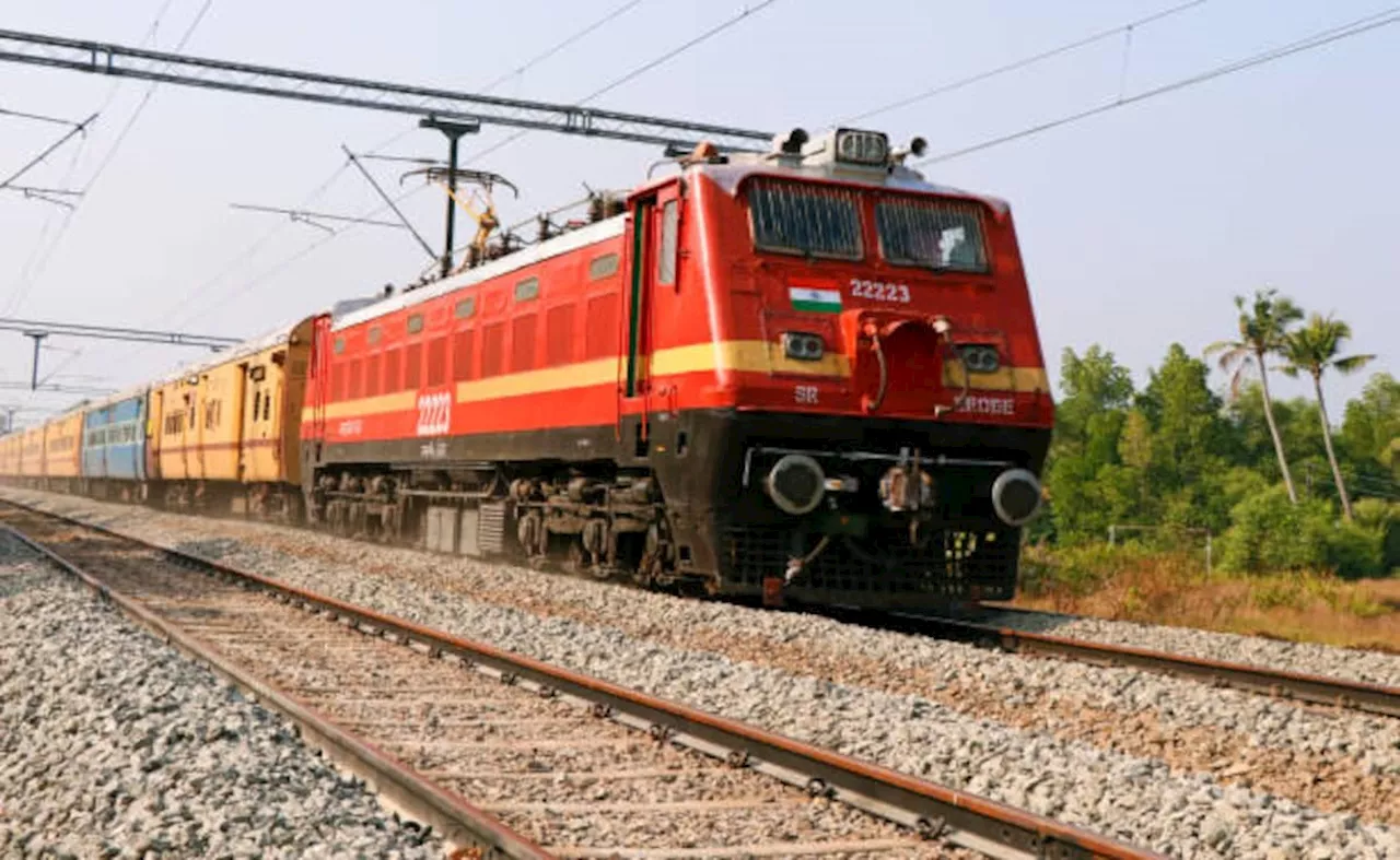 Eastern Railway Recruitment 2024: ईस्टर्न रेलवे ने ग्रुप सी और डी पदों पर निकाली भर्ती, 10वीं, 12वीं के लिए सरकारी नौकरी पाने का मौका 