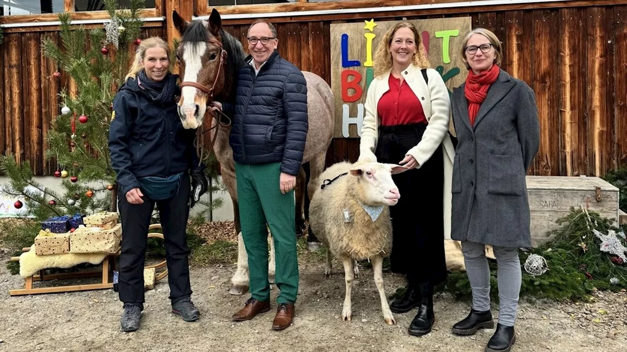 Hoher Besuch zum Advent-Auftakt am Lichtblickhof