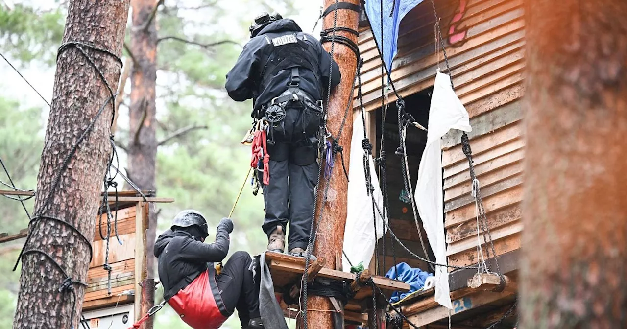 Zähe Hängepartie - Polizei löst Tesla-Protestcamp auf