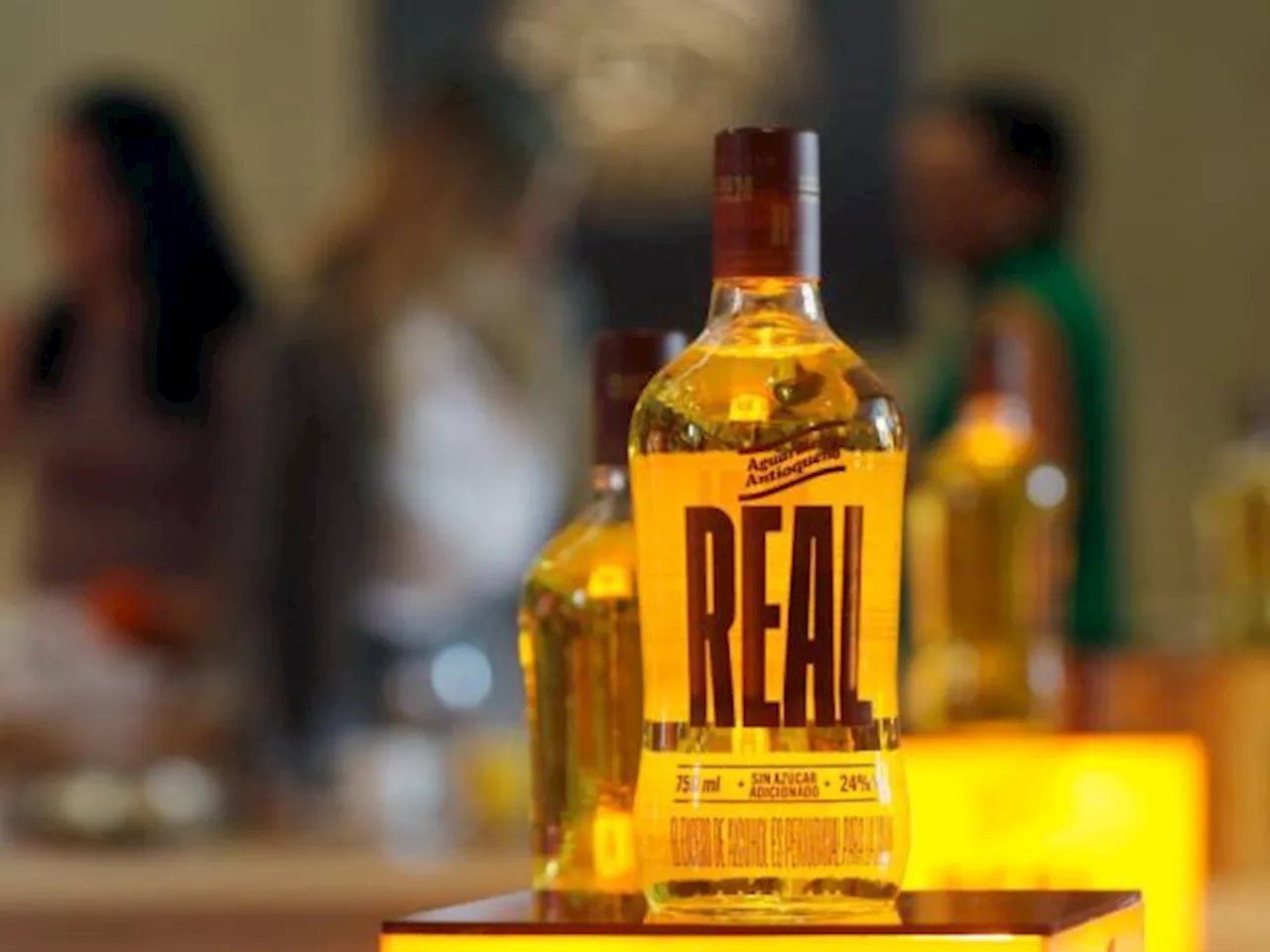 Nueva cara del aguardiente Real amarillo que relanzó la Fábrica de Licores de Antioquia