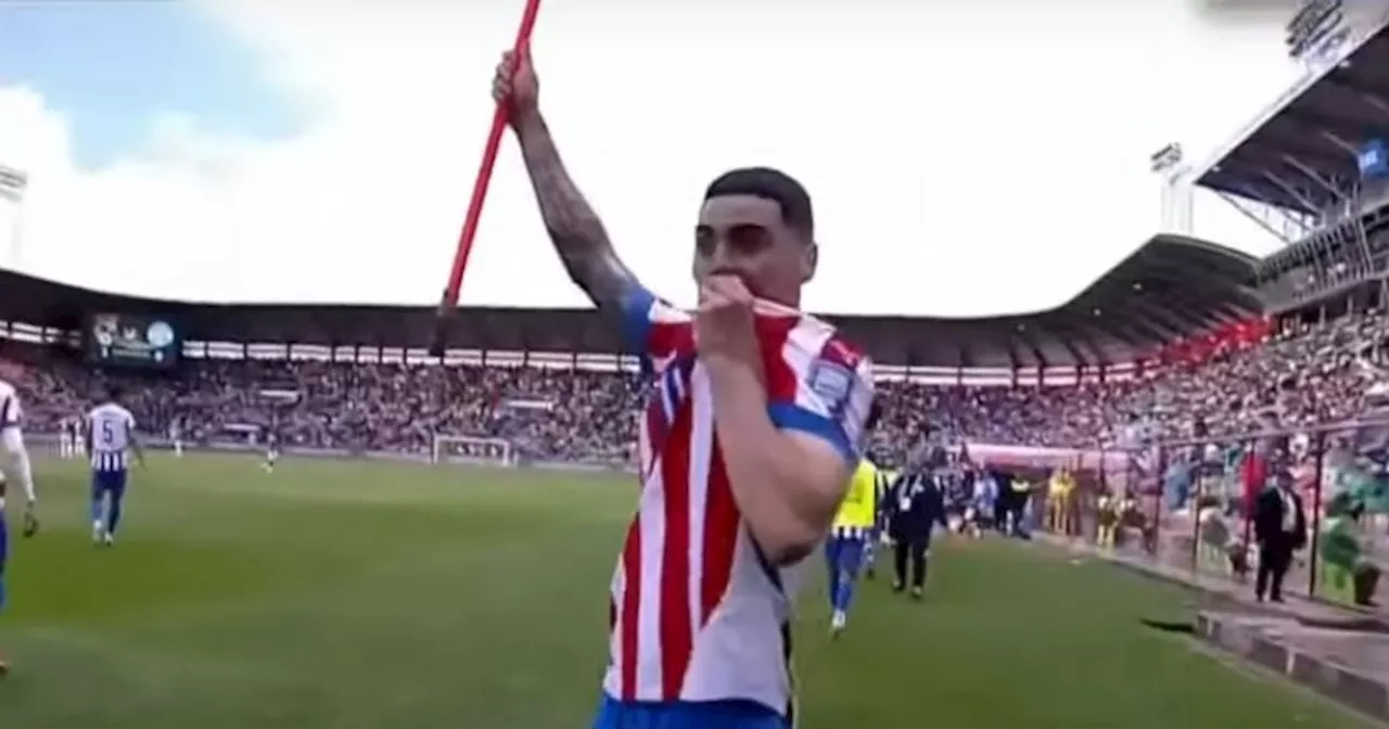 Sin miedo a sanciones, jugador de Paraguay se besó el escudo por su gol en Bolivia