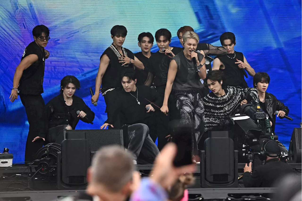 US fans celebrate K-pop group SEVENTEEN amid company tussle
