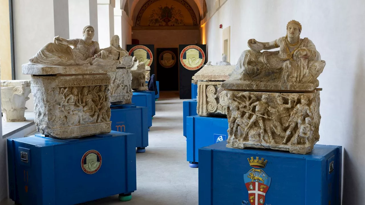 Italian police recover Etruscan artefacts looted by amateur 'tomb raiders'