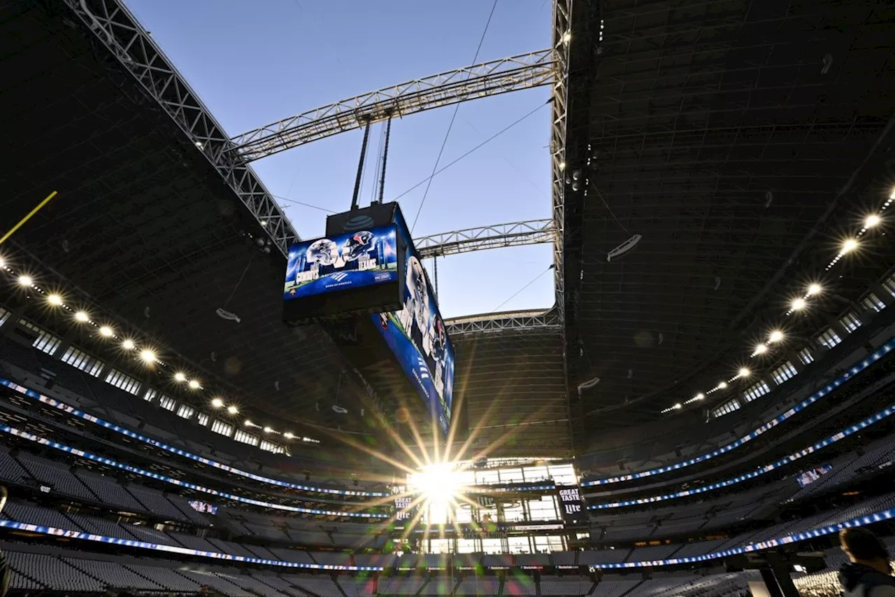 Debris falls from roof at home of Cowboys before game against Texans