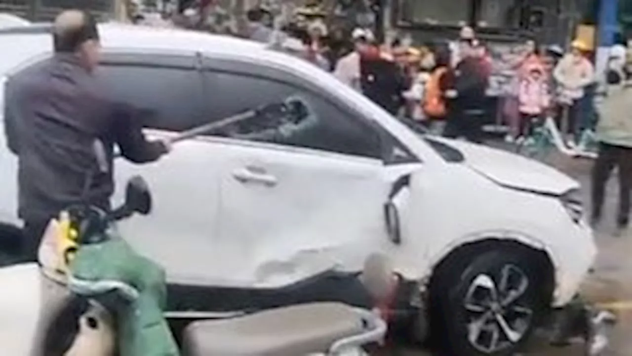 Students hurt in China school crash as nerves fray over recent attacks (update)