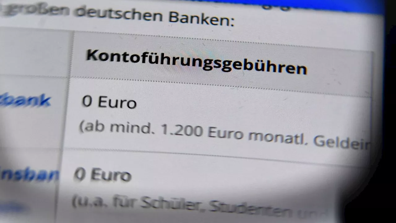 Bundesgerichtshof prüft: Unzulässige Bankgebühren - Was bekommen Kunden zurück?