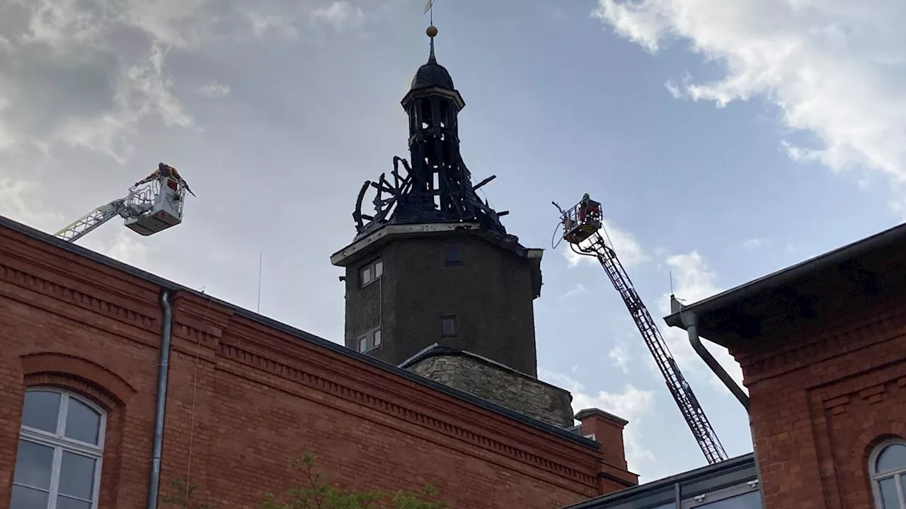 Wahrzeichen stark beschädigt: Freispruch im Prozess um Turm-Feuer beantragt