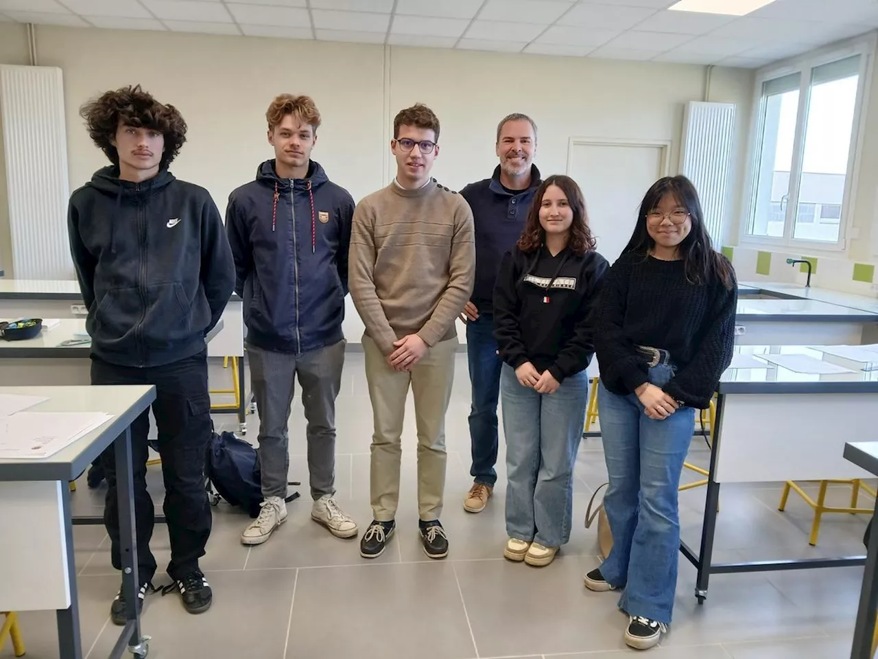 Pont-l’Abbé-d’Arnoult : cinq lycéens scientifiques se frottent au concours du Cern