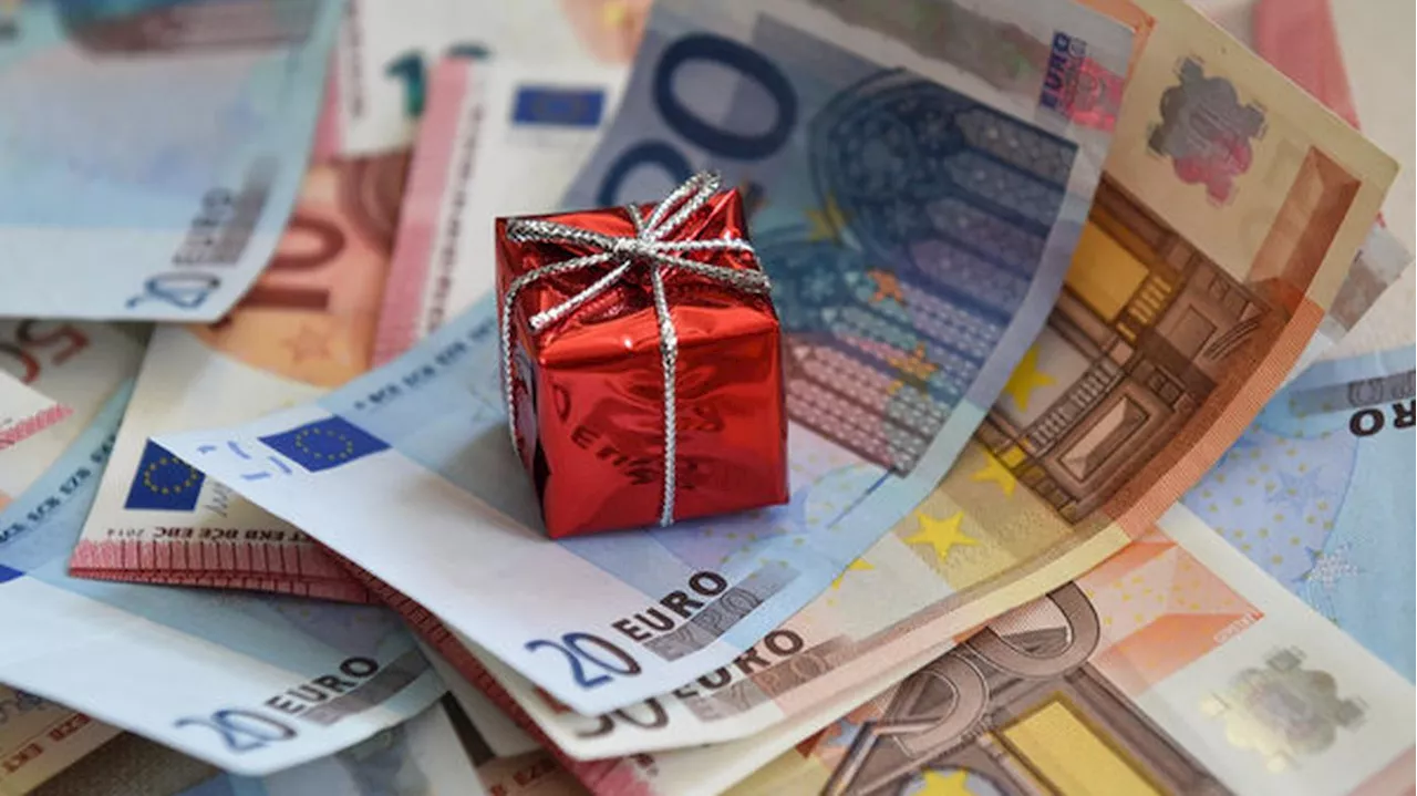 Bis zu 4000 Euro Weihnachtsgeld: Hälfte der Beschäftigten bekommt Sonderzahlung