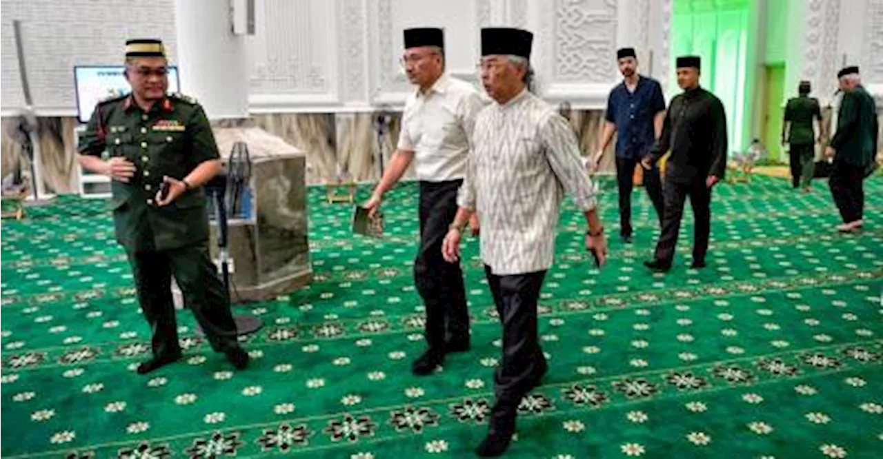 Al-Sultan Abdullah inspects flood preparedness in Pahang