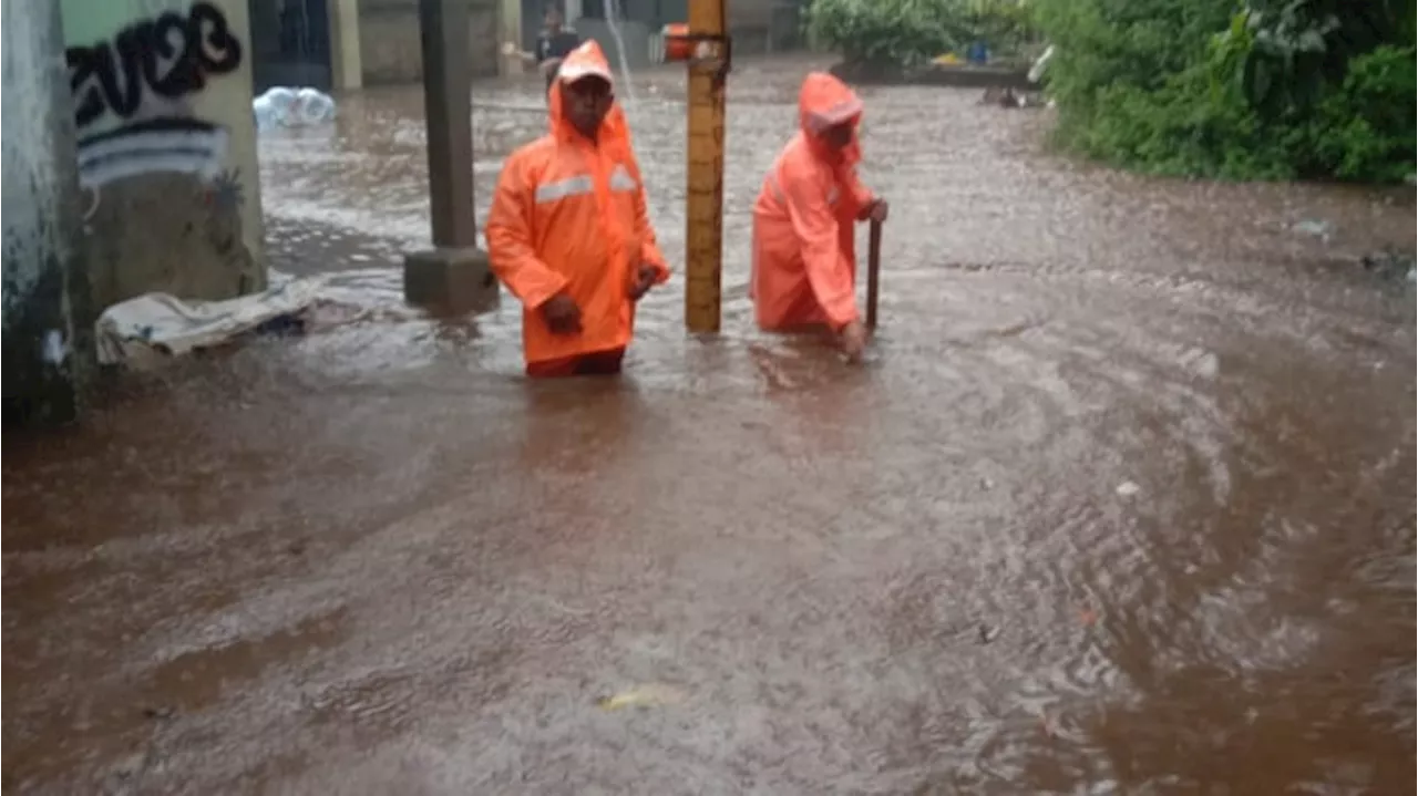 Banjir Setinggi 140 Cm Landa Pasar Minggu Usai Diguyur Hujan Deras Sore Ini