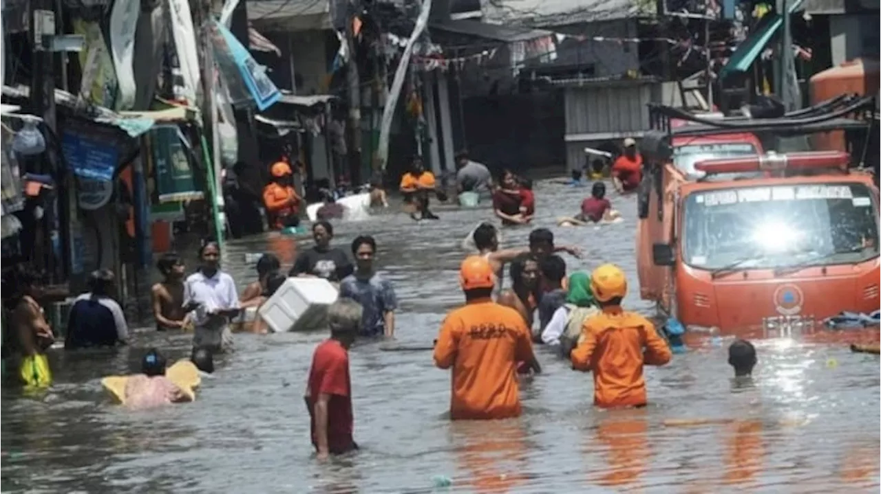 Genangan Air Makin Meninggi Imbas Banjir Rob di RW 22 Muara Angke Jakarta Utara