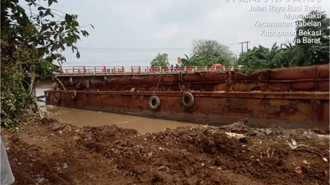 Penampakan Kapal Tongkang Nyasar ke Kali CBL Bekasi, Penyebabnya Terkuak