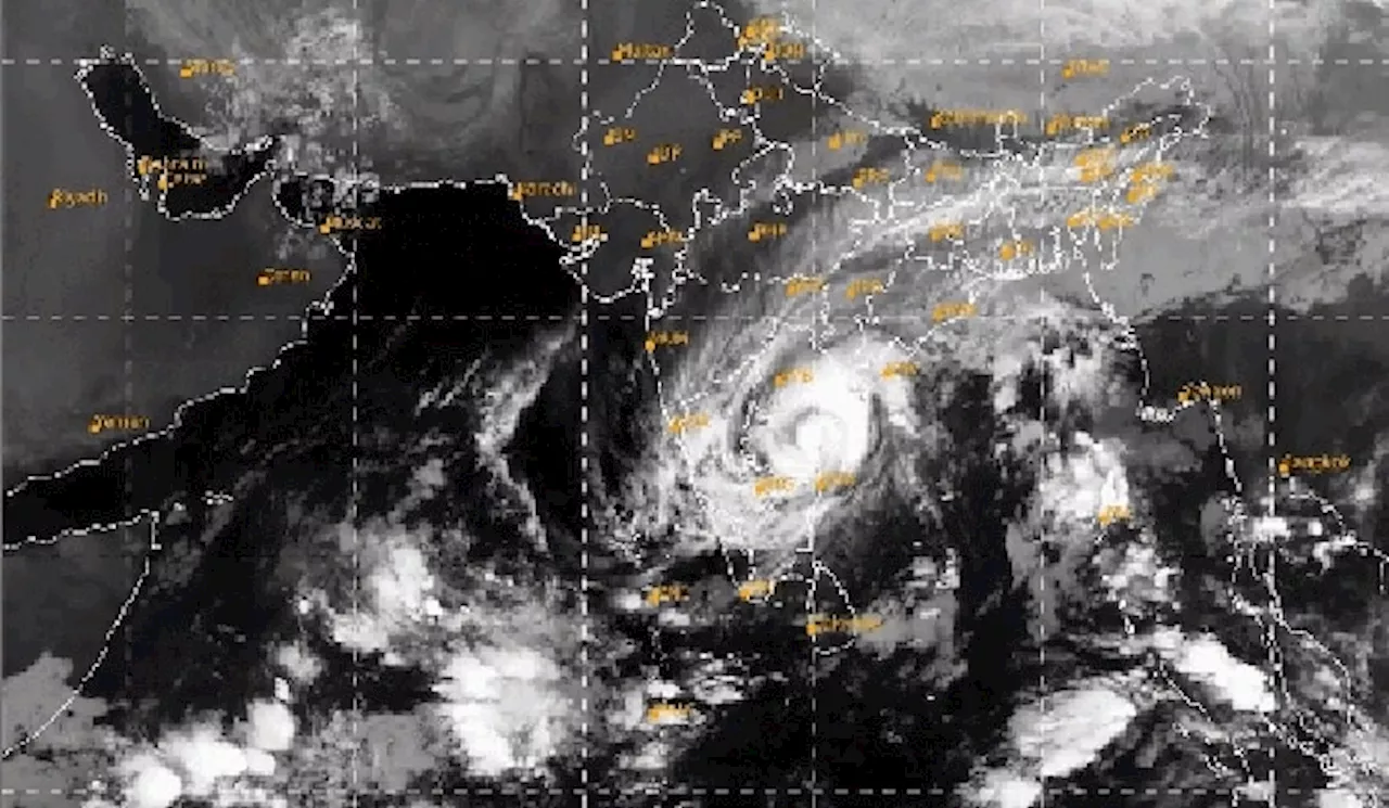 Cyclone Warning: ఏపీకు తుపాను హెచ్చరిక, ఈ జిల్లాల్లో అత్యంత భారీ వర్షాలు తస్మాత్ జాగ్రత్త