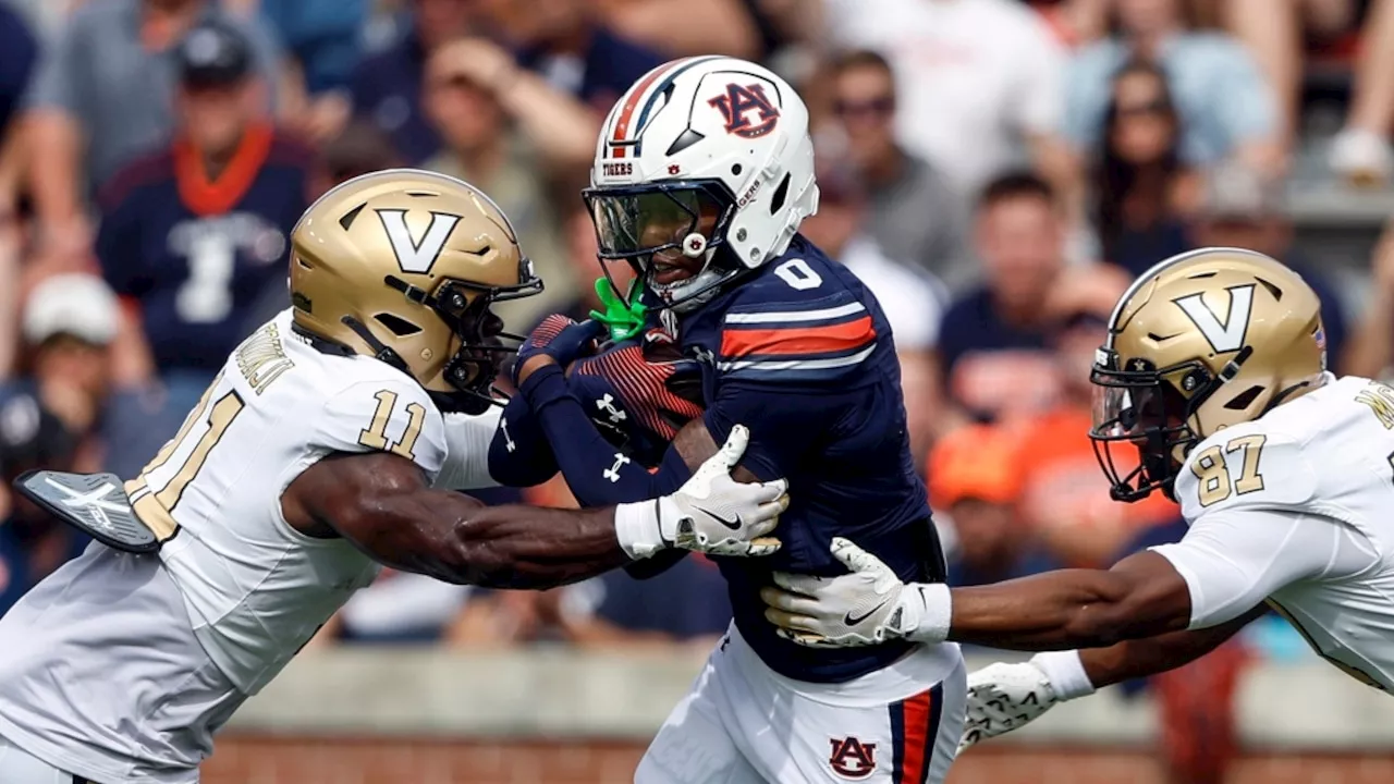 'We're kind of letting those guys down': Auburn offense once again can't match defense's performance