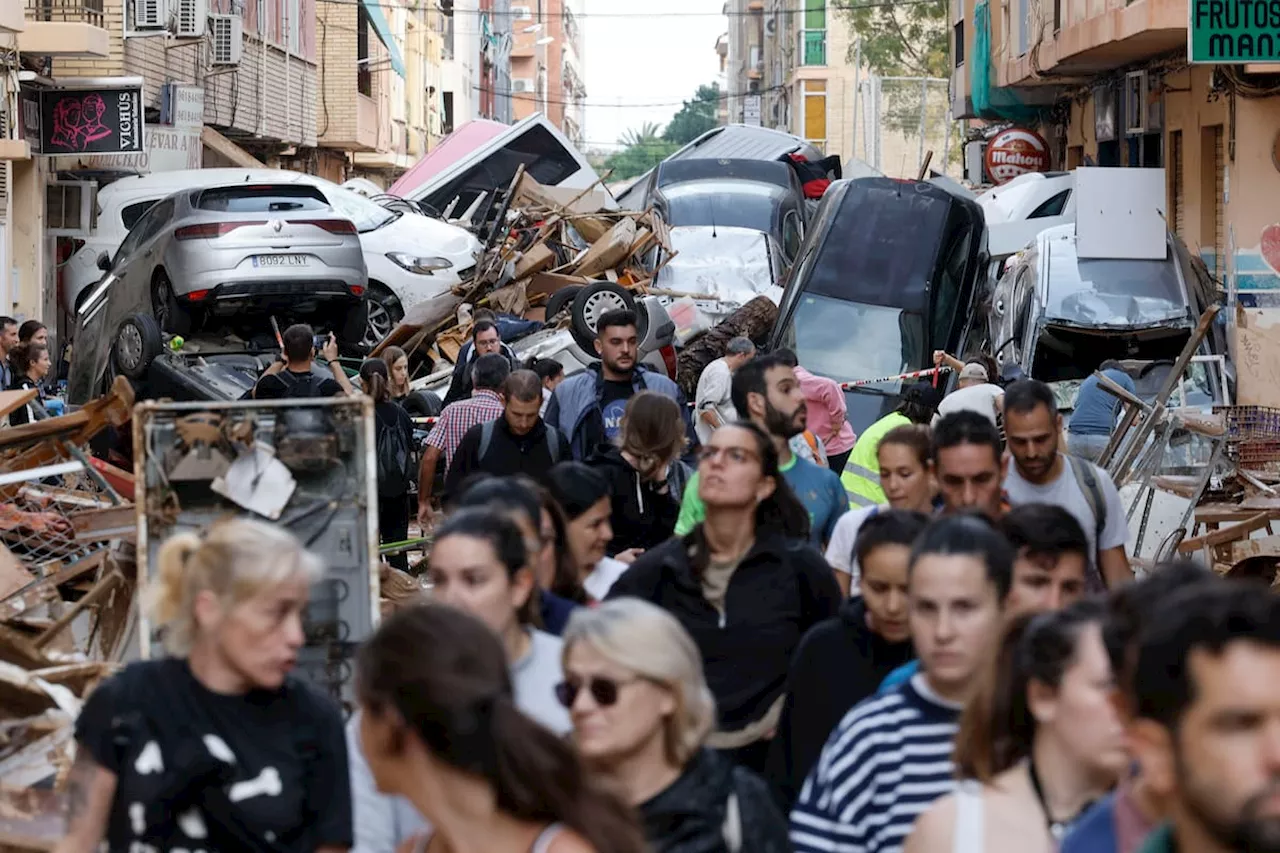 15.000 personas siguen sin electricidad en Valencia y otras 250.000 están sin teléfono