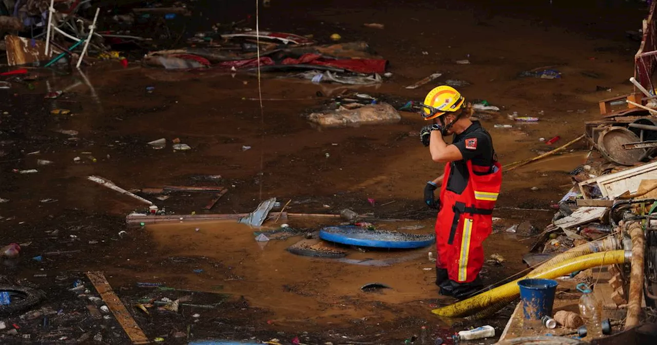 Inondations meurtrières en Espagne : Pedro Sánchez annonce des renforts pour “secourir” Valence