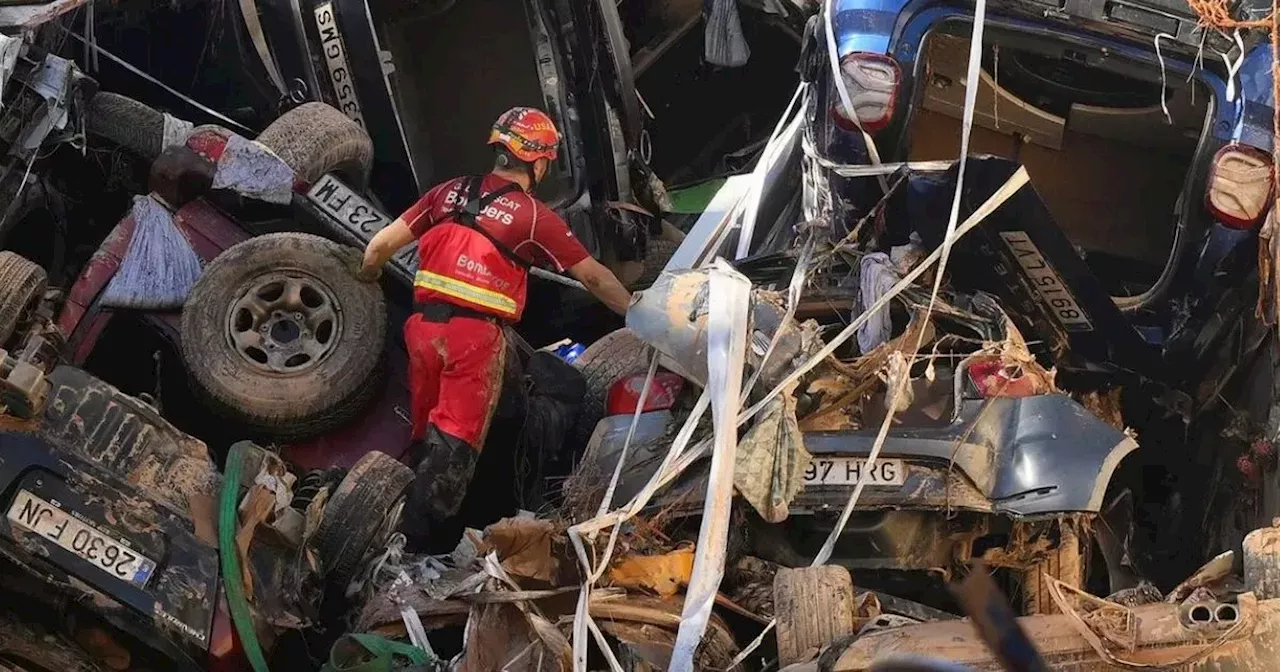 Spain floods: 2,000 people missing as 500 more soldiers sent in amid 'nation's worst disaster'