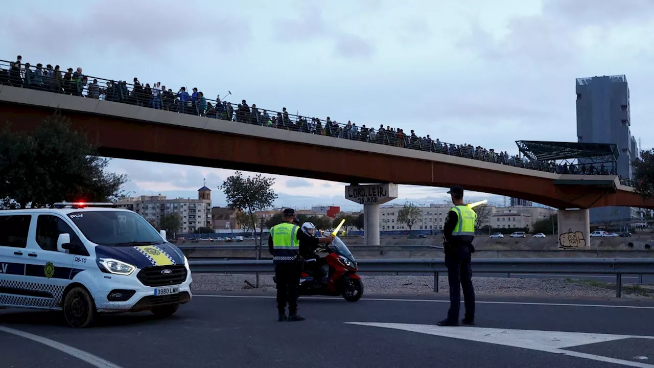 Flutkatastrophe in Spanien: Vorrang für Retter – Valencia verhängt Fahrverbote