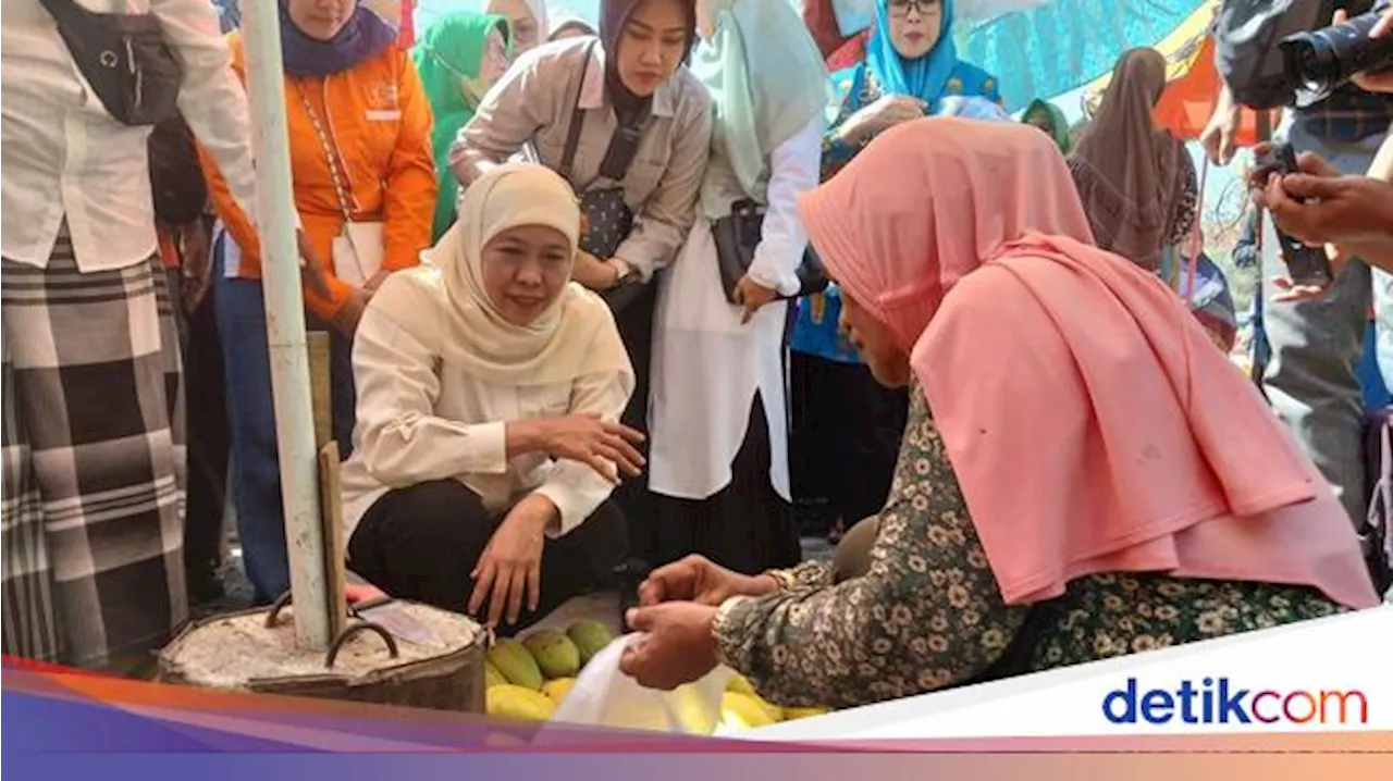 Khofifah Borong Buah dan Sayur di Pasar Besar Kota Pasuruan