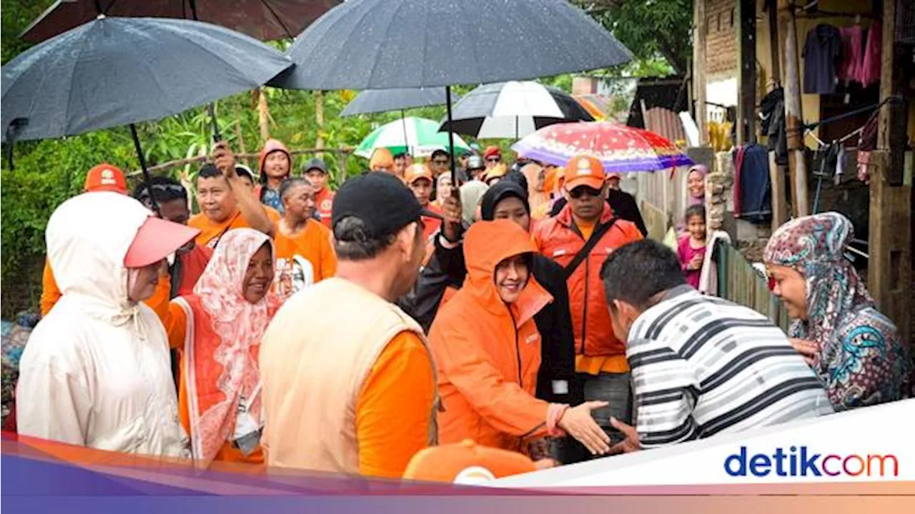 Warga Antusias Sambut Indira Blusukan Jalan Kaki-Kehujanan di Tamalanrea