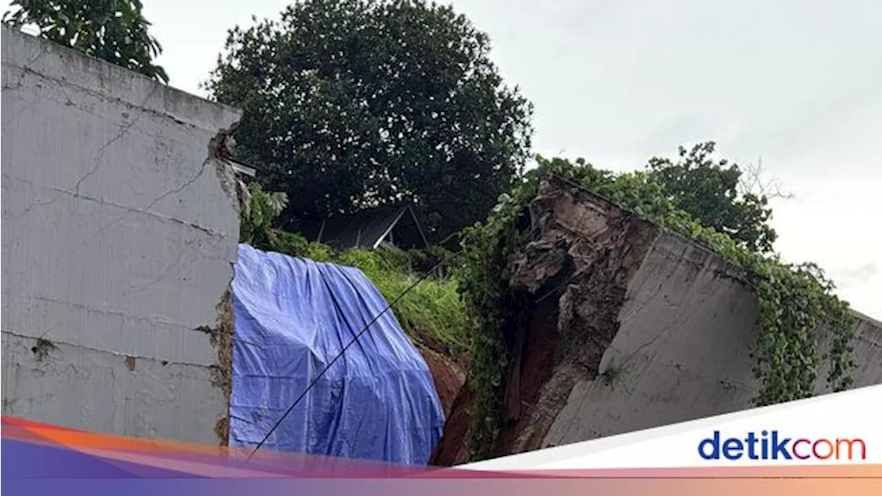 Tembok Penyangga Tol Serpong-Cinere Ambruk Gegara Hujan Deras